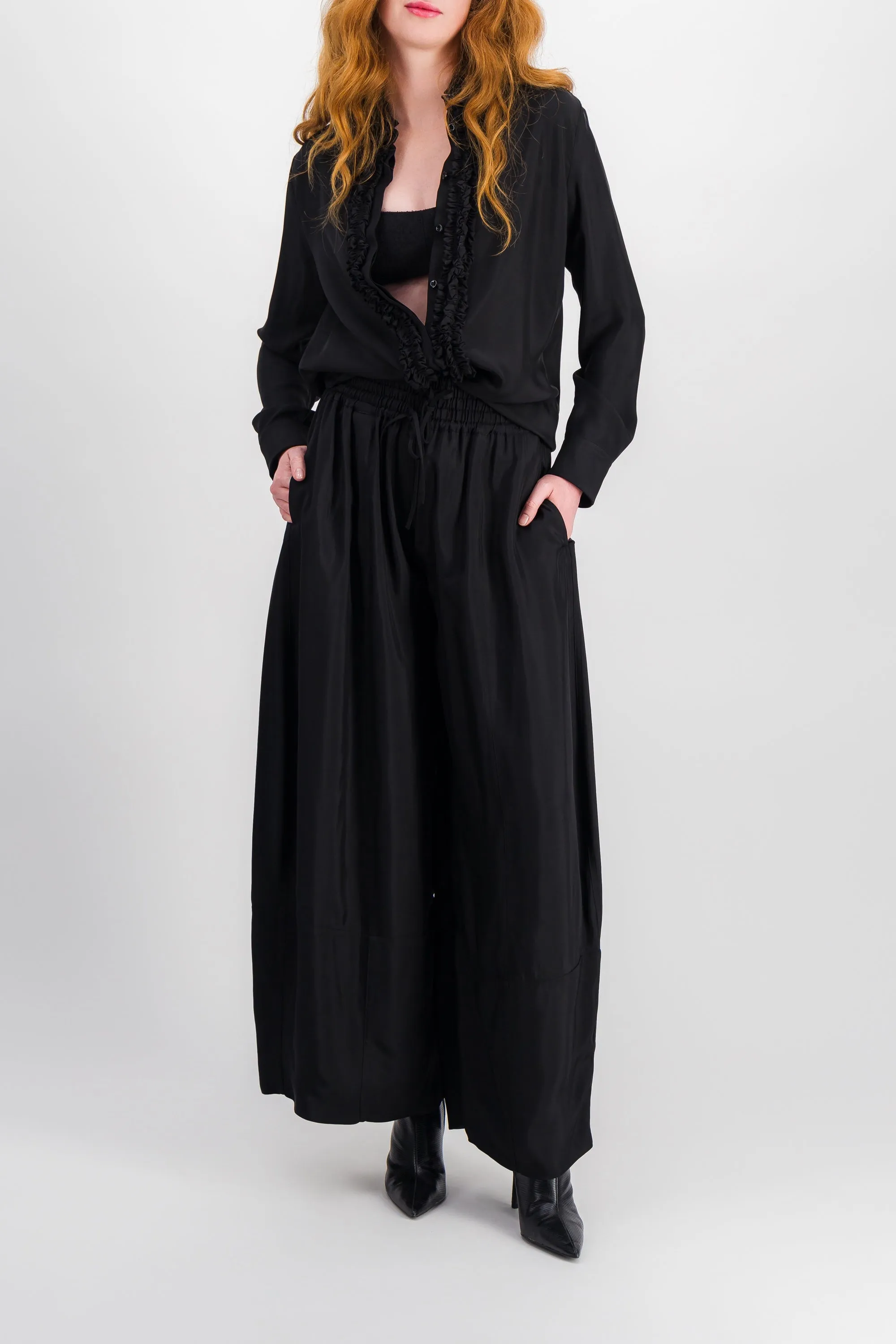 Extra wide leg pants in fluid washed viscose with drawstring wide belt