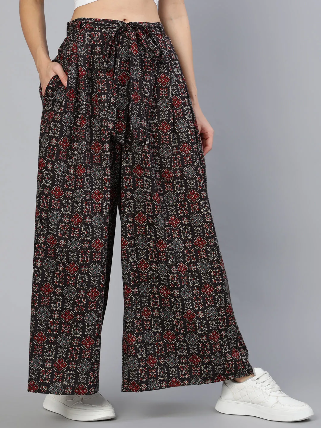 Women Black Wide Legged Printed Plazo With Side Pockets