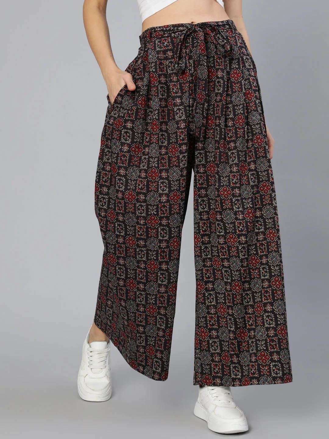 Women Black Wide Legged Printed Plazo With Side Pockets