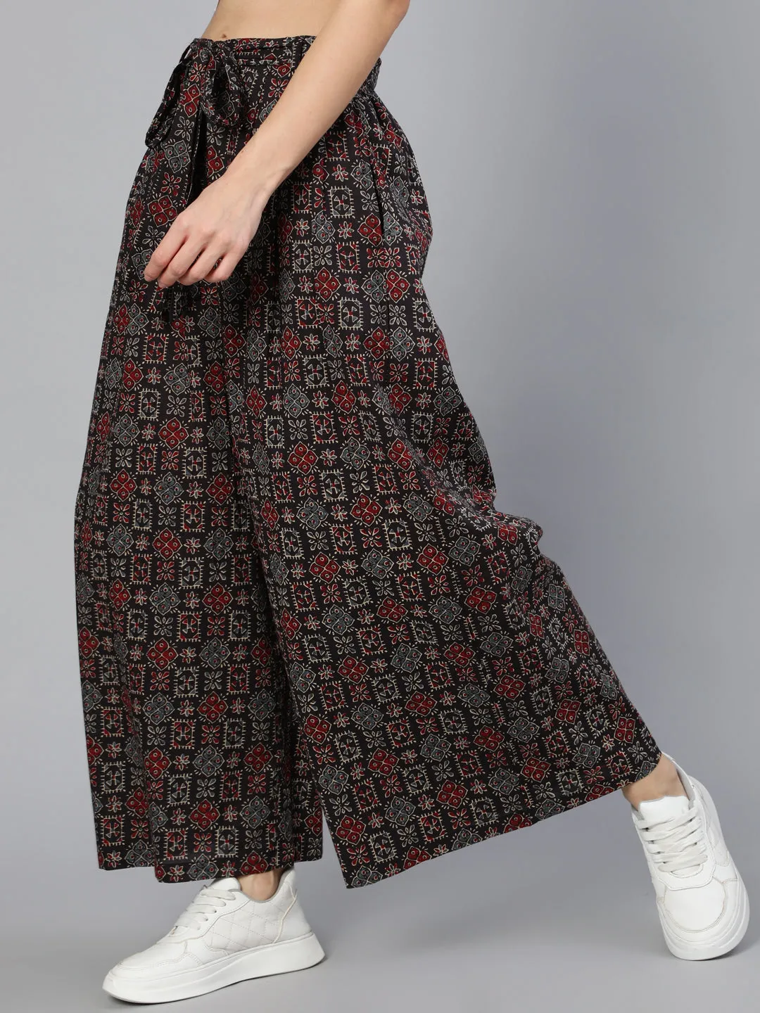 Women Black Wide Legged Printed Plazo With Side Pockets